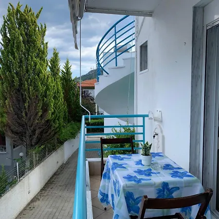 Apartment Blue Pearl Toroni