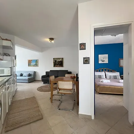 Apartment Blue Pearl Toroni